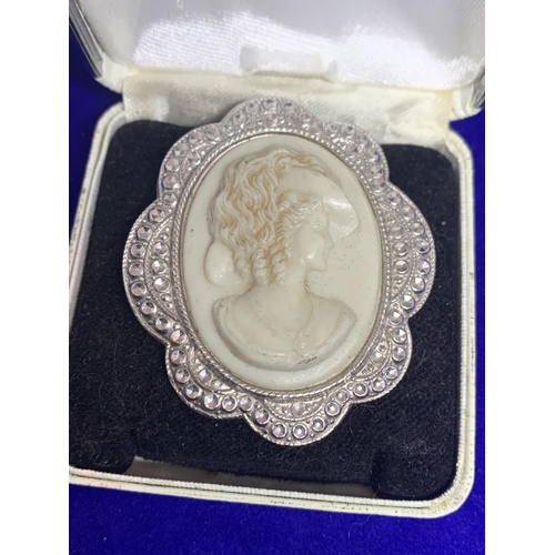 643 - A WEDGWOOD PENDANT AND MATCHING EARRINGS AND A BOXED SILVER CAMEO POSSIBLY WEDGWOOD