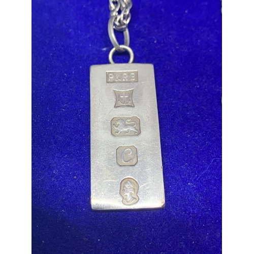 657 - A SILVER INGOT AND CHAIN IN A PRESENTATION BOX