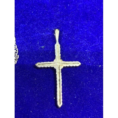 671 - A WEDGEWOOD PENDANT IN A SILVER MOUNT WITH CHAIN AND A SILVER CROSS WITH CLEAR STONES