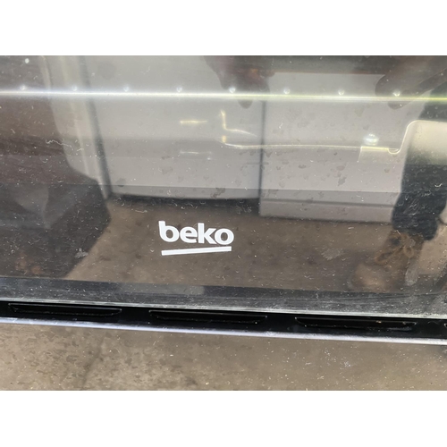 1802 - A SILVER BEKO GAS AND ELECTRIC FREESTANDING OVEN AND HOB BELIEVED WORKING OIRDER BUT NOI WARRANTY