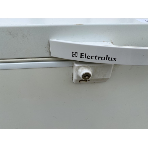 1806 - A WHITE ELECTROLUX CHEST FREEZER BELIEVED IN WORKING ORDER BUT NO WARRANTY