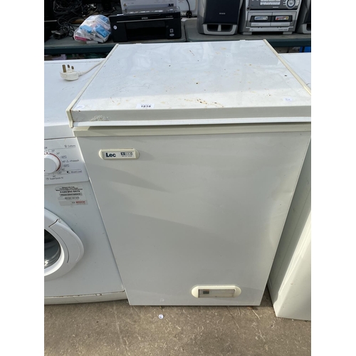 1818 - A WHITE LEC SLIMLINE CHEST FREEZER BELIEVED IN WORKING ORDER BUT NO WARRANTY