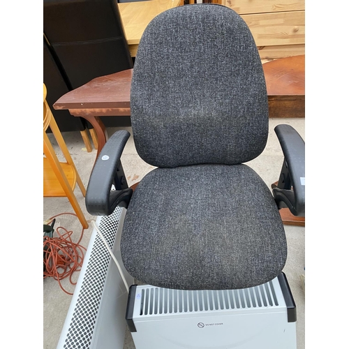 1472 - A SWIVEL OFFICE CHAIR AND TWO ELECTRIC HEATERS