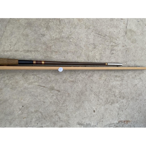 1507 - AN ABU CASTER DUETT ZOOM SPLIT CAN FISHING ROD