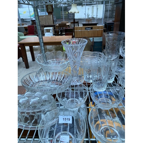 1519 - A LARGE ASSORTMENT OF GLASS WARE TO INCLUDE SERVING DISHES AND WINE GLASSES ETC