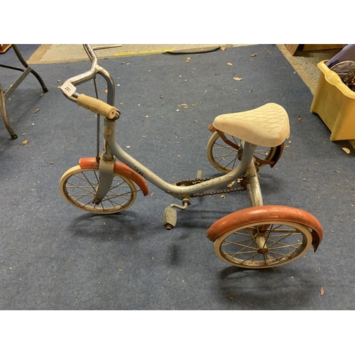 281 - A CHILD'S VINTAGE RALEIGH TRIKE