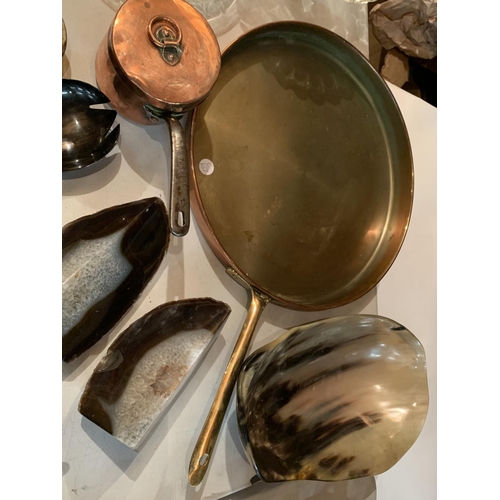 289 - AN ASSORTMENT OF MIXED ITEMS TO INCLUDE LARGE COPPER PAN, AMETHYST CRYSTAL BOOK ENDS, SERVERS ETC