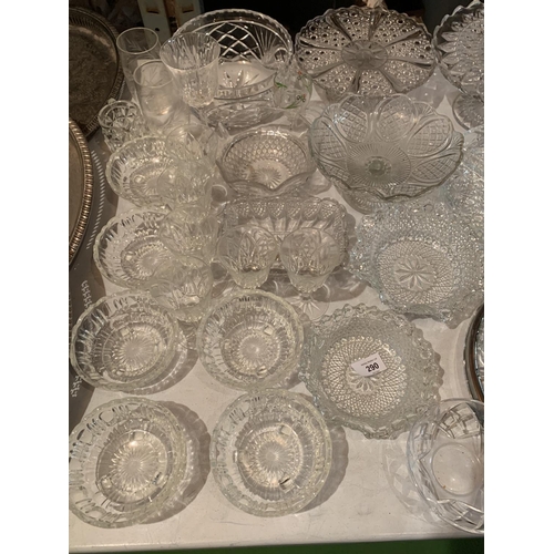 290 - A LARGE COLLECTION OF CUT GLASS ITEMS TO INCLUDE GATEAU DISHES AND BOWLS ETC.