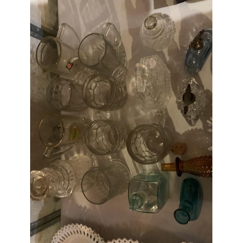 296 - A COLLECTION OF GLASS WARE TO INCLUDE PERFUME BOTTLES, PAPERWEIGHTS ETC