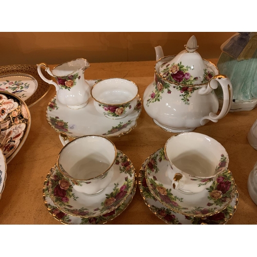 304 - A ROYAL ALBERT 'OLD COUNTRY ROSES' TEA SERVICE TO INCLUDE SIX TRIOS