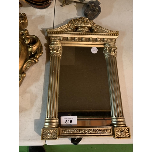 816 - AN ASSORTMENT OF MIXED ITEMS TO INCLUDE TWO SMALL GILT FRAMED MIRRORS, BRASS OIL LAMP, LIGHT SHADES ... 