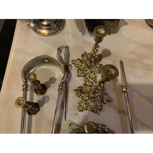 856 - A LARGE COLLECTION OF MIXED METAL WARE TO INCLUDE BRASS AND COPPER ITEMS INCLUDING KETTLE, BELL, ICE... 