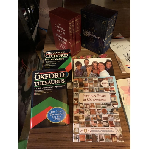 894 - THE COMPLETE OXFORD SHAKESPEARE, THE OXFORD LIBRARY OF ENGLISH USAGE, FURTHER OXFORD DICTIONARIES AN... 