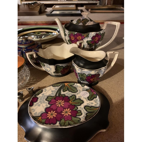 902 - AN ASSORTMENT OF VARIOUS METAL AND CERAMIC ITEMS TO INCLUDE DUCAL TEA WARE ETC