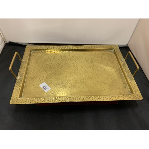 935 - A RECTANGULAR TWIN HANDLED BRASS TRAY