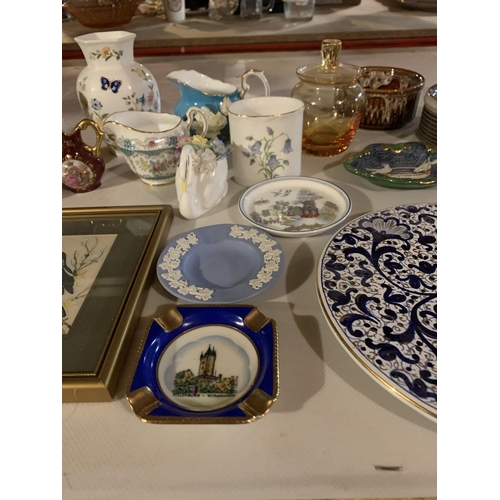 959 - AN ASSORTMENT OF CERAMIC WARE TO INCLUDE EXAMPLES OF DENBY, COALPORT, AYNSLEY ETC