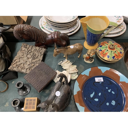 229 - AN ASSORTMENT OF VARIOUS COLLECTABLE ITEMS TO INCLUDE STUDIO POTTERY, WOODEN PATTERN STAMPS ETC