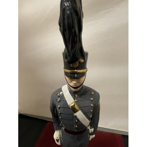 347 - A MICHAEL SUTTY LIMITED EDITION HAND PAINTED FIGURINE IN THE FORM OF AN AMERICAN ARMY CADET  205/500