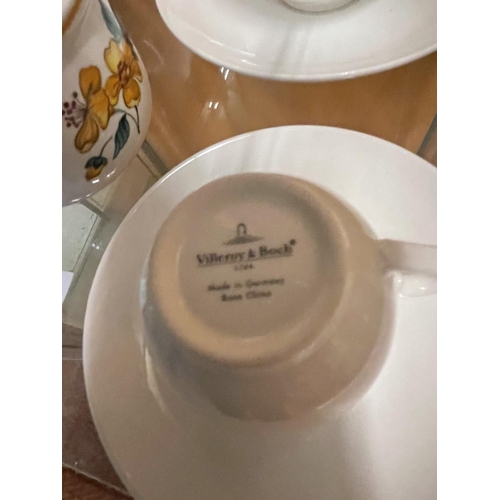 357 - FOUR VILLEROY AND BOCH CUPS AND SAUCERS AND A HONEY POT OF THE SAME