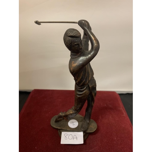 80A - A BRONZE GOLFER FIGURINE H: 20CM