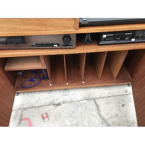 1559 - A TECHNICS TURNTABLE AND SOUNDSYSTEM IN A WOODEN CABINET WITH A PAIR OF SPEAKERS