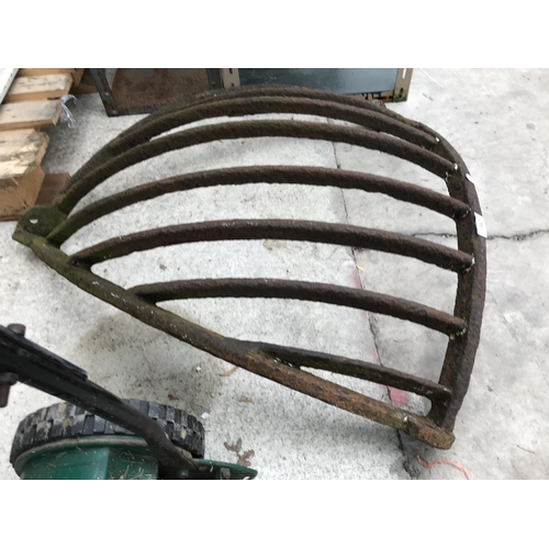 1567 - A VINTAGE CAST IRON HAY RACK