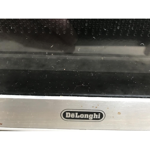 1572 - A SILVER DELONGHI MICROWAVE OVEN BELIEVED IN WORKINJG ORDER BUT NO WARRANTY