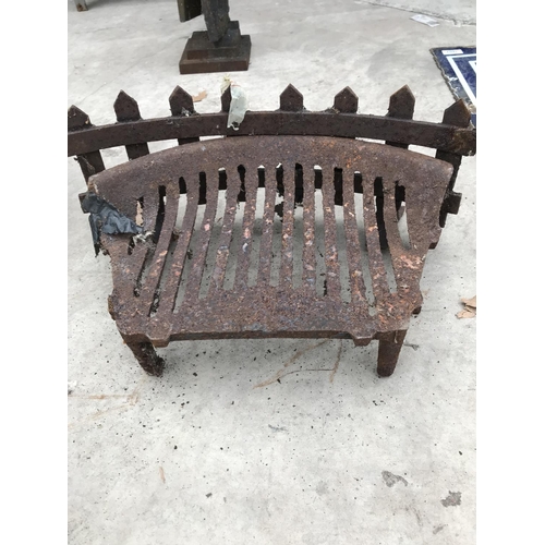 1601 - A VINTAGE FIRESIDE COMPANION SET AND A FIRE GRATE AND FRONT