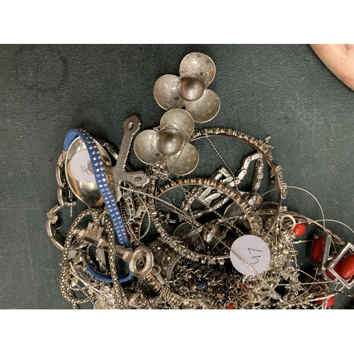 46 - A SELECTION OF WHITE METAL JEWELLERY TO INCLUDE SEVERAL BANGLES