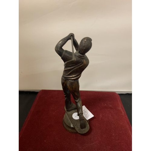 80A - A BRONZE GOLFER FIGURINE H: 20CM