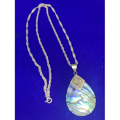 519 - A SILVER CHAIN AND PENDANT MARKED 925 WITH A PEARLISED TEARDROP DESIGN