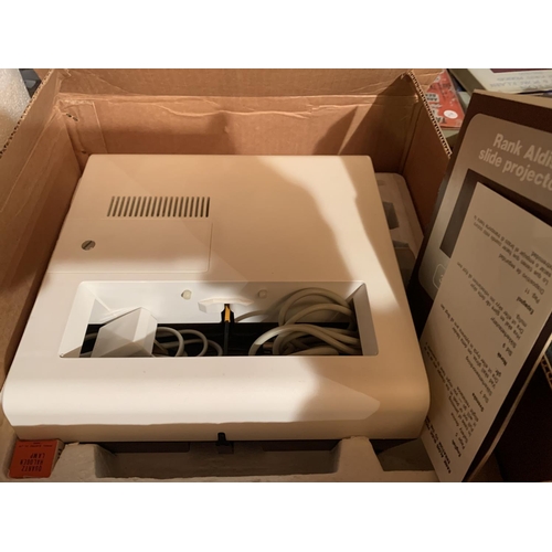 800 - A RANK ALDIS RETRO SLIDE PROJECTOR