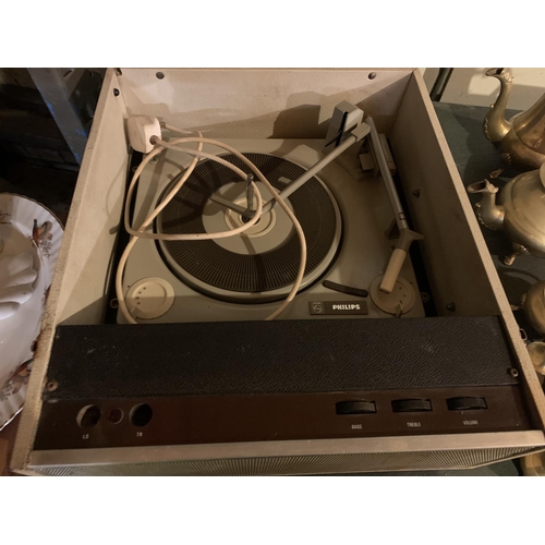 867 - A VINTAGE PHILLIPS RECORD PLAYER