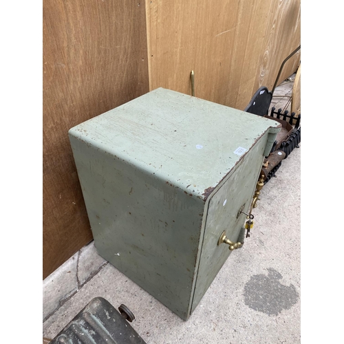 1215 - A LARGE HEAVY SAFE WITH INNER DRAWERS COMPLETE WITH KEYS