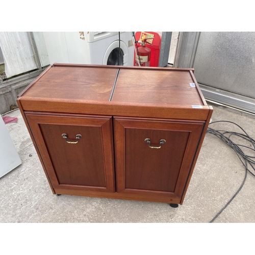 1810 - A WOODEN HOSTESS TROLLEY BELIEVED IN WORKING ORDER BUT NO WARRANTY