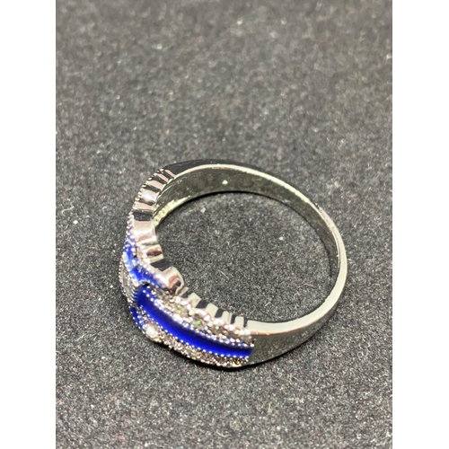 509 - A SILVER RING MARKED 925 WITH BLUE AND CLEAR STONES IN AN ART DECO STYLE