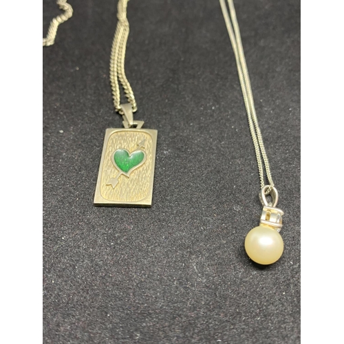 511 - FOUR SILVER NECKLACES MARKED 925 WITH PENDANTS TO INCLUDE A PEARL/CLEARSTONE, A SHELL EFFECT SQUARE,... 