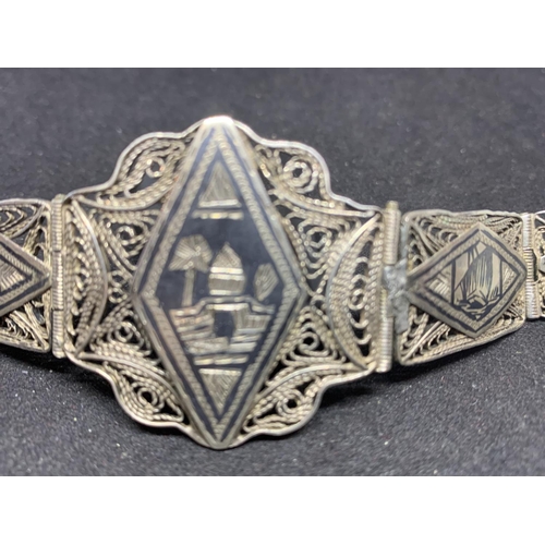 516 - A SIAM SILVER BRACELET