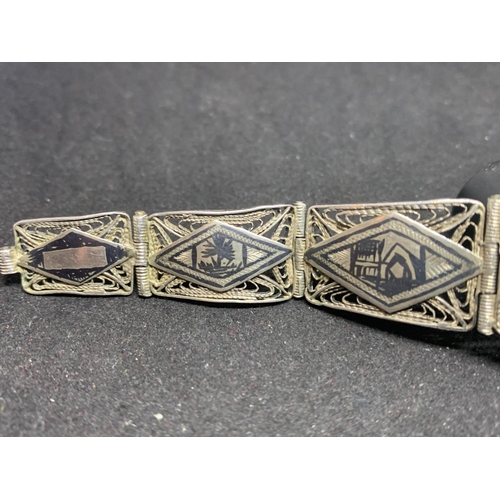 516 - A SIAM SILVER BRACELET