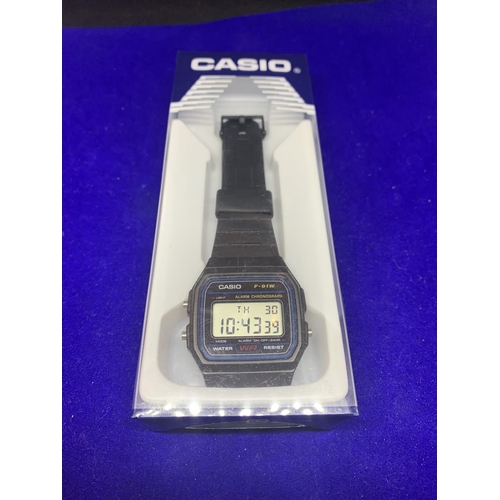 528 - A BOXED CASIO DIGITAL WRIST WATCH IN WORKING ORDER