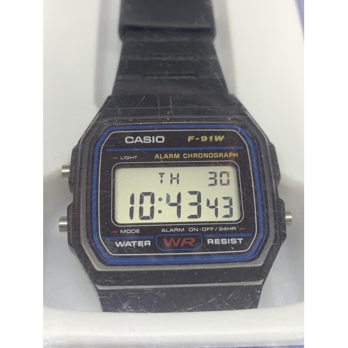 528 - A BOXED CASIO DIGITAL WRIST WATCH IN WORKING ORDER