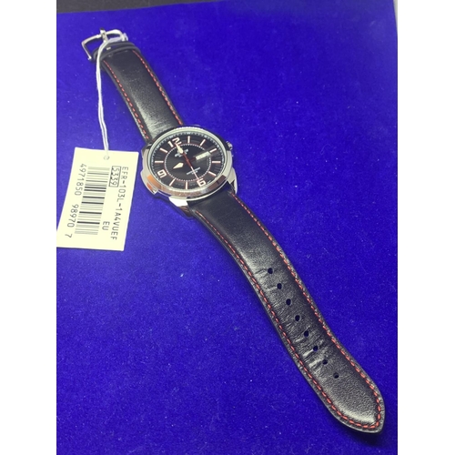 543 - A GENTS CASIO EDIFICE WRISTWATCH IN WORKING ORDER WITH LABEL