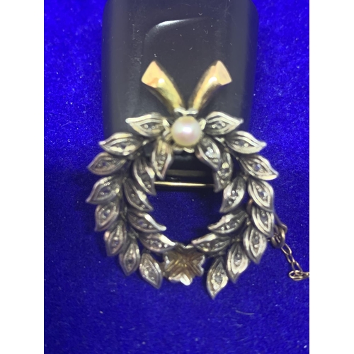 551 - A YELLOW METAL BROOCH WITH A PEARL AND DIAMOND CHIPS POSSIBLY GOLD