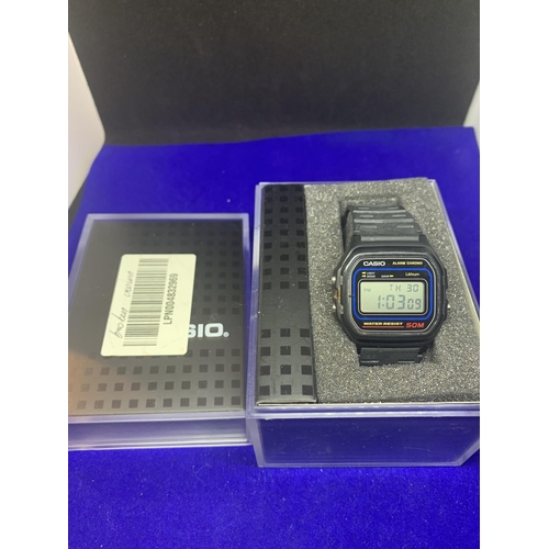 558 - A GENTS CASIO DIGITAL ALARM WRISTWATCH IN WORKING ORDER WITH PRESENTATION BOX