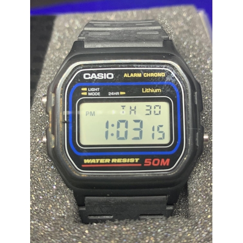 558 - A GENTS CASIO DIGITAL ALARM WRISTWATCH IN WORKING ORDER WITH PRESENTATION BOX