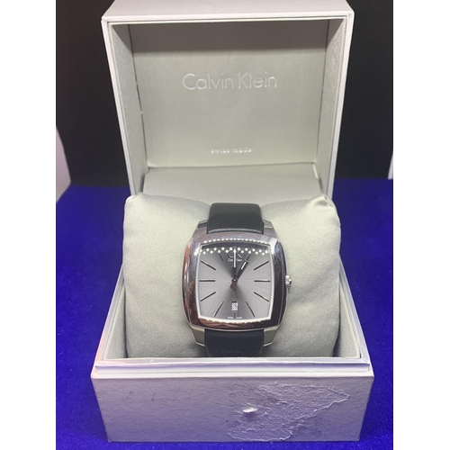 562 - A GENTS KALVIN KLEIN WRISTWATCH NEW AND BOXED