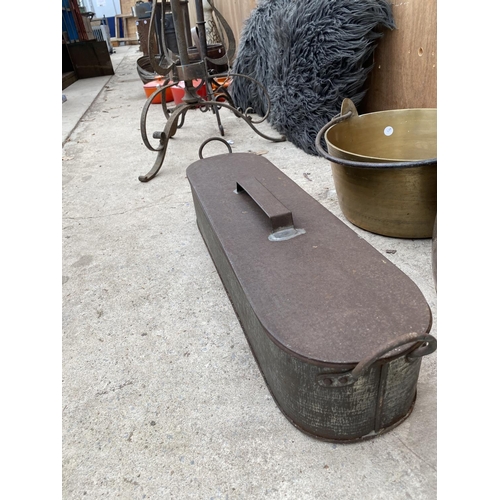 1235 - THREE ITEMS TO INCLUDE A VINTAGE JAM PAN, A COPPER POT AND A FURTHER LIDDED TROUGH