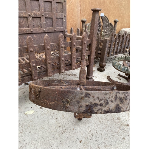 1247 - A VINTAGE FIRE GRATE TO INCLUDE A VINTAGE CAST WHEEL