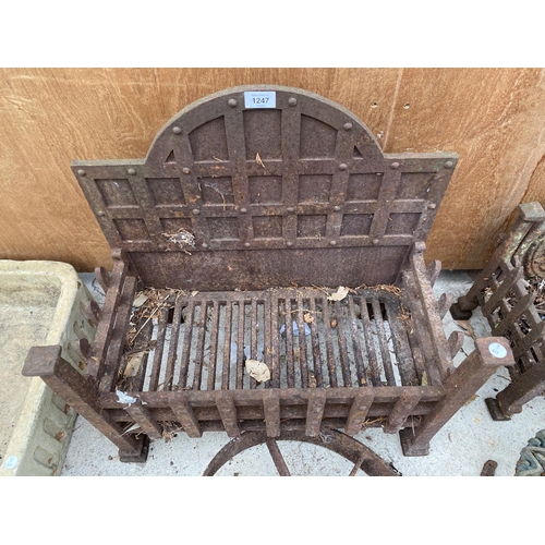 1247 - A VINTAGE FIRE GRATE TO INCLUDE A VINTAGE CAST WHEEL