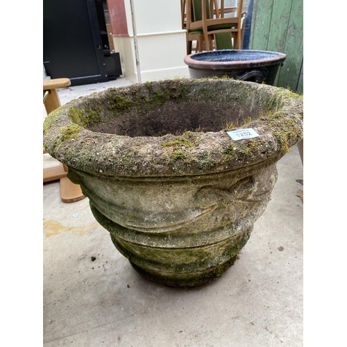 1252 - A PAIR OF STONE EFFECT GARDEN PLANTERS (H:40CM D:41CM)